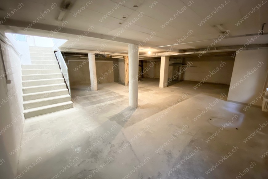 Local commercial de 1 pièce, 364.32 m2, à Bienne Local commercial de 1 pièce, 364.32 m2, à Bienne - Chambre N°1