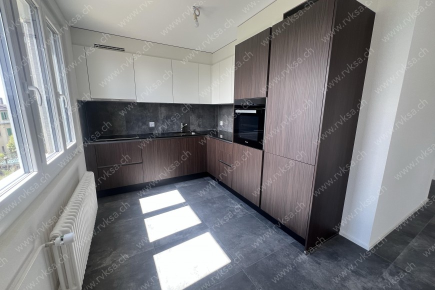 Appartement de 3 pièces, 70 m2, à Neuchâtel Appartement de 3 pièces, 70 m2, à Neuchâtel - Cuisine
