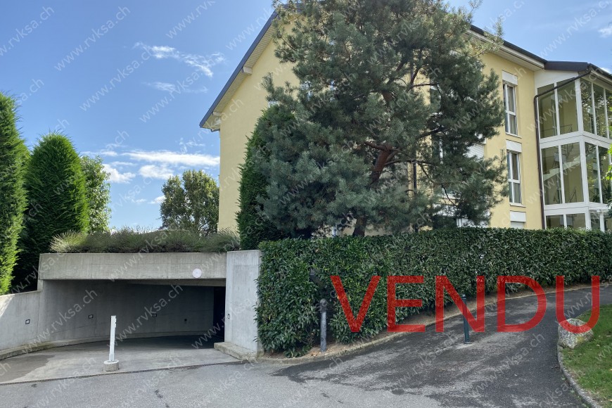 Accès piéton et véhicule à l'immeuble