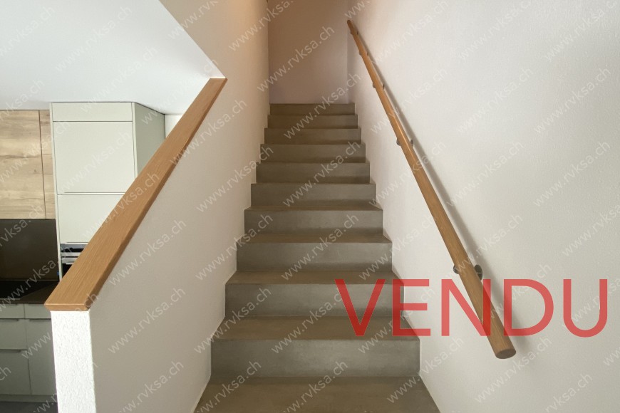 Rez-de-chaussée - Escalier menant au 1er étage