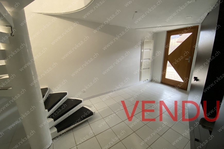 Rez-de-chaussée - Porte d'entrée principale