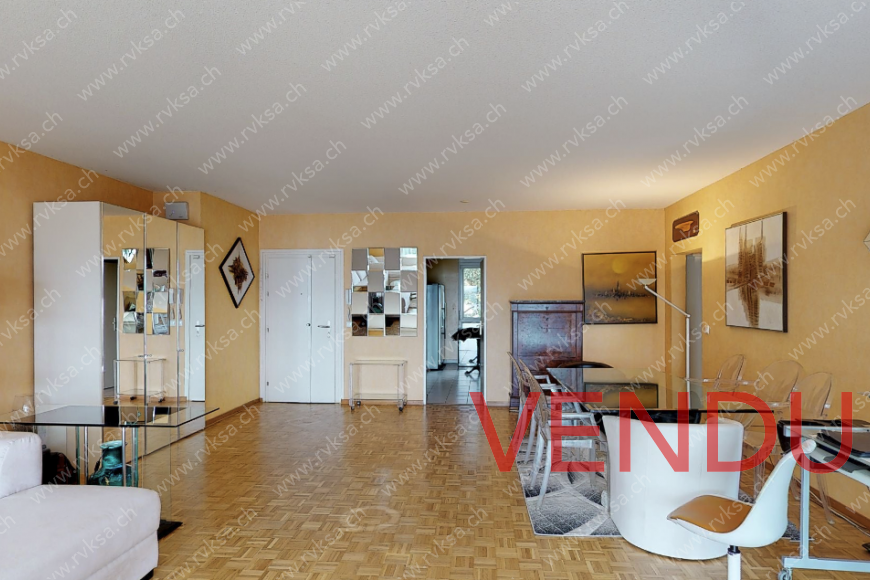 Salon, salle à manger depuis Sud