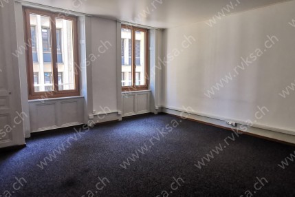 Local commercial de 6.5 pièces, 167 m2, à Neuchâtel - Séjour 