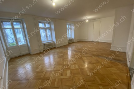 Appartement de 2.5 pièces, 92 m2, à La Chaux-de-Fonds - Séjour Vue 