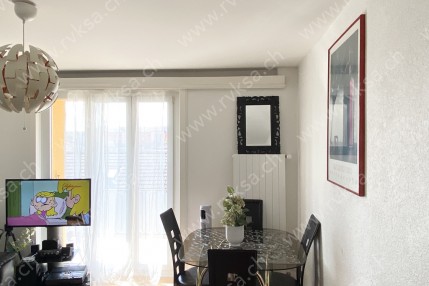 Appartement de 3 pièces, 75 m2, à Neuchâtel - Séjour 