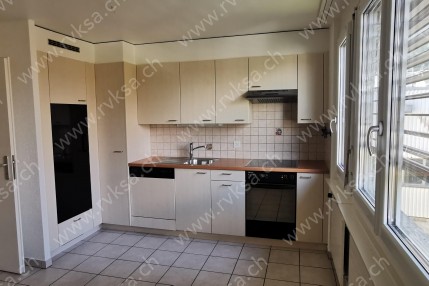 Appartement de 4 pièces, 90 m2, à Les Geneveys-sur-Coffrane - Séjour 