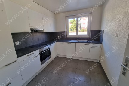 Appartement de 4 pièces, 80 m2, à Peseux - Séjour 